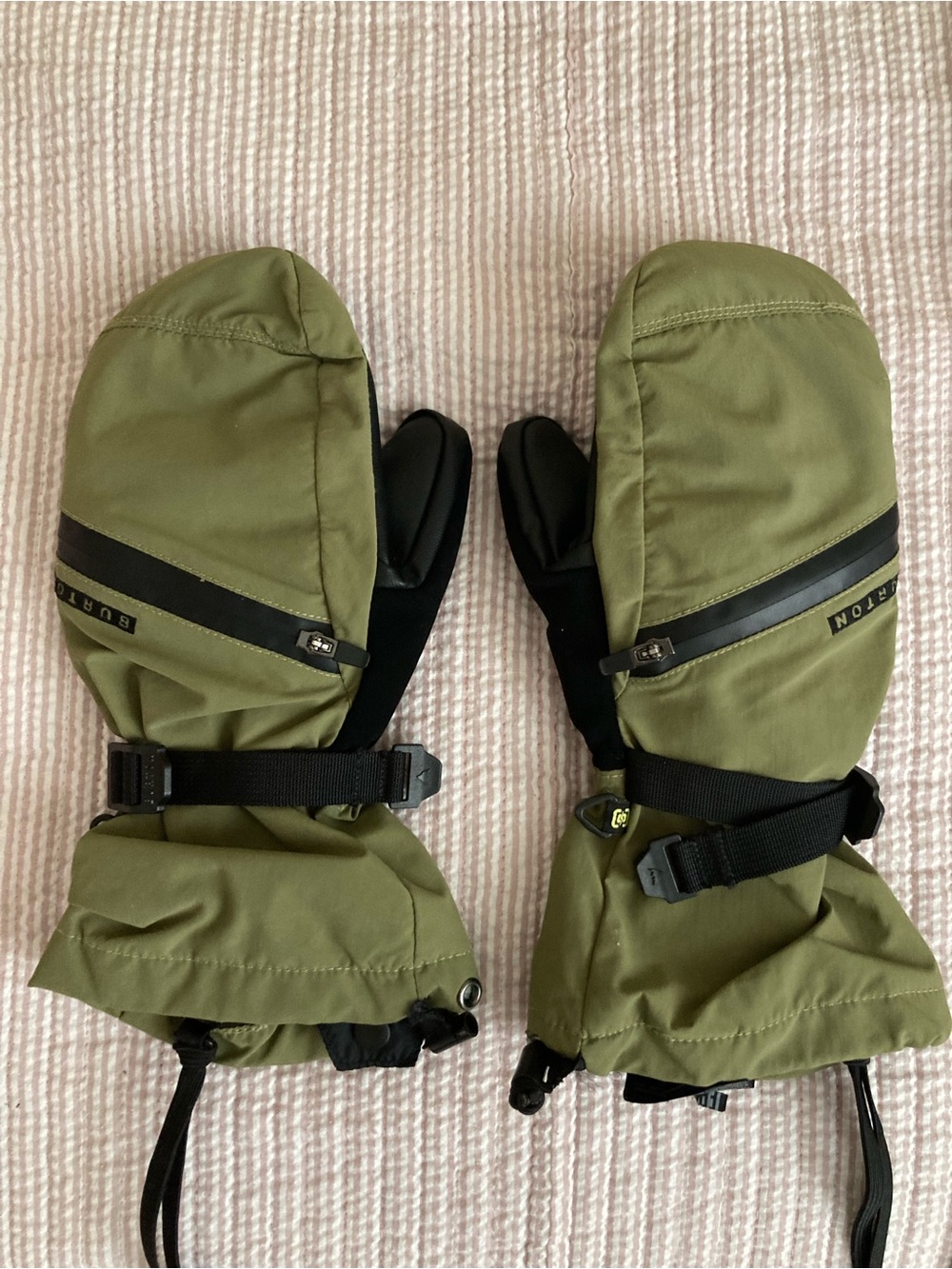 Burton olive green mittens - Picture 2 of 2